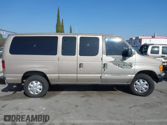 ✅ 2003 Ford Econoline Passenger XL • VIN: 1FBNE31L43HB40208 • Лот: 43653175. Опубликован ранее на IAAI с пробегом 202 866 миль. Бесплатный доступ к архиву аукционных продаж из США и подробный отчёт об истории автомобиля на DreamBid. Изображение 14.