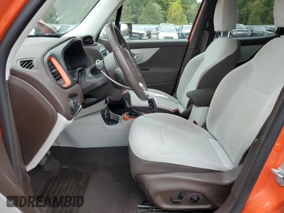 ✅ 2015 Jeep Renegade Latitude • VIN: ZACCJBBT3FPB49728 • Лот: 90214845. Опубликован ранее на Copart с пробегом 64 283 миль. Бесплатный доступ к архиву аукционных продаж из США и подробный отчёт об истории автомобиля на DreamBid. Изображение 7.