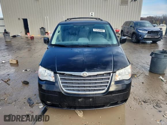 ✅ 2010 Chrysler Town & Country Touring • VIN: 2A4RR5D11AR104902 • Lot: 91252665. Listed on Copart with 181,368 mi. Free auction sales archive from the USA and detailed vehicle history report at DreamBid. Image 5.