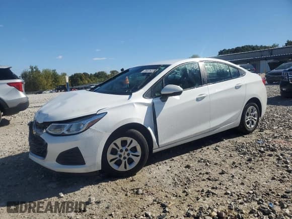 ✅ 2019 Chevrolet Cruze LS • VIN: 1G1BC5SMXK7123739 • Lot: 85825225. Listed on Copart with 139,222 mi. Free auction sales archive from the USA and detailed vehicle history report at DreamBid. Image 1.