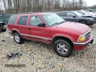 1997 Chevrolet Blazer LS z VIN 1GNDT13W6V2182627, wystawiony jako Copart lot #81456354 z przebiegiem 183 550 mil mil oraz Szkoda całkowita • Salvage title. Historia ofert i sprzedaży dostępna na DreamBid. Obrazek 4.