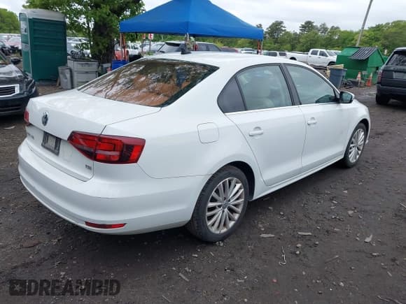 ✅ 2016 Volkswagen Jetta SEL • VIN: 3VWL07AJ3GM297959 • Lot: 42319444. Listed on IAAI with 50,130 mi. Free auction sales archive from the USA and detailed vehicle history report at DreamBid. Image 4.