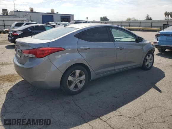 ✅ 2013 Hyundai Elantra GLS • VIN: KMHDH4AEXDU895597 • Lot: 81905325. Wystawiony na Copart z przebiegiem 118 825 mil. Bezpłatny archiwum sprzedaży aukcyjnych z USA i szczegółowy raport historii pojazdu na DreamBid. Zdjęcie 3.