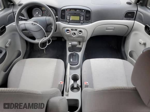 2008 Hyundai Accent GLS z VIN KMHCN46C88U277079, wystawiony jako Copart lot #77453424 z przebiegiem 63 933 mil mil oraz Szkoda całkowita • Salvage title. Historia ofert i sprzedaży dostępna na DreamBid. Obrazek 8.