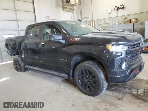 ✅ 2023 Chevrolet Silverado 1500 LT Trail Boss • VIN: 3GCUDFE82PG128916 • Lot: 48507705. Wystawiony na Copart z przebiegiem 46 206 mil. Bezpłatny archiwum sprzedaży aukcyjnych z USA i szczegółowy raport historii pojazdu na DreamBid. Zdjęcie 4.