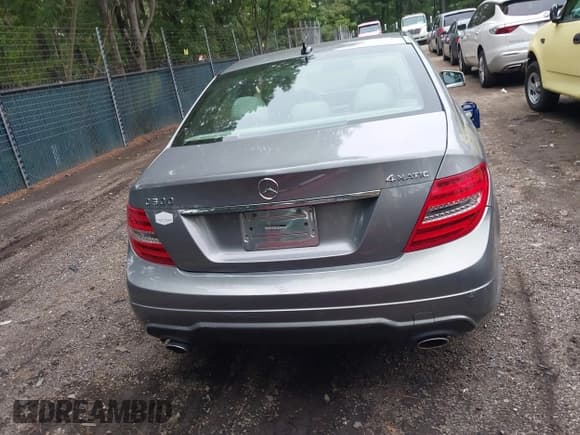 ✅ 2012 Mercedes-Benz C 300 Sport • VIN: WDDGF8BBXCR234727 • Lot: 42938979. Listed on IAAI with 116,991 mi. Free auction sales archive from the USA and detailed vehicle history report at DreamBid. Image 16.