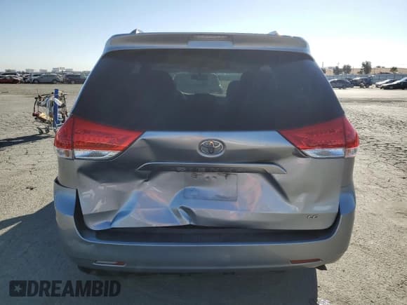 ✅ 2014 Toyota Sienna LE • VIN: 5TDKK3DC0ES417017 • Lot: 81239745. Listed on Copart with 155,123 mi. Free auction sales archive from the USA and detailed vehicle history report at DreamBid. Image 6.