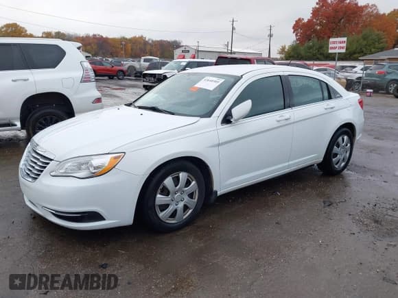 ✅ 2013 Chrysler 200 LX • VIN: 1C3CCBAB9DN641032 • Lot: 43640305. Listed on IAAI with 168,306 mi. Free auction sales archive from the USA and detailed vehicle history report at DreamBid. Image 18.