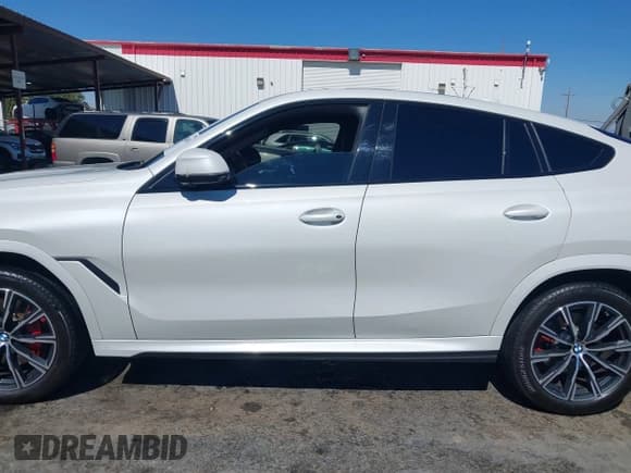 ✅ 2023 BMW X6 xDrive40i • VIN: 5UXCY6C06P9P60863 • Lot: 40253603. Wystawiony na IAAI z przebiegiem 31 262 mil. Bezpłatny archiwum sprzedaży aukcyjnych z USA i szczegółowy raport historii pojazdu na DreamBid. Zdjęcie 15.