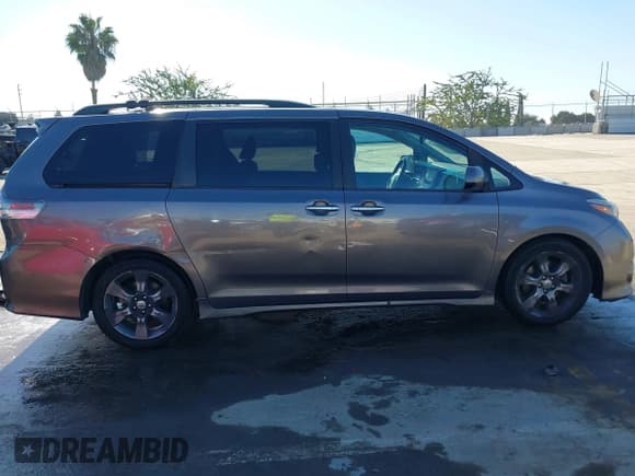 ✅ 2015 Toyota Sienna SE • VIN: 5TDXK3DC9FS569045 • Lot: 43892660. Listed on IAAI with 202,141 mi. Free auction sales archive from the USA and detailed vehicle history report at DreamBid. Image 13.