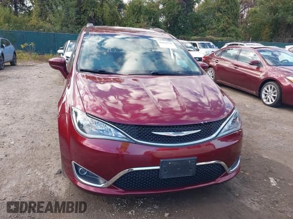 ✅ 2017 Chrysler Pacifica Touring L • VIN: 2C4RC1BG3HR636203 • Lot: 43478720. Listed on IAAI with 162,084 mi. Free auction sales archive from the USA and detailed vehicle history report at DreamBid. Image 12.
