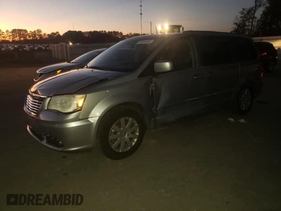 ✅ 2014 Chrysler Town & Country Touring • VIN: 2C4RC1BG4ER115261 • Lot: 91015445. Wystawiony na Copart z przebiegiem 145 171 mil. Bezpłatny archiwum sprzedaży aukcyjnych z USA i szczegółowy raport historii pojazdu na DreamBid. Zdjęcie 1.
