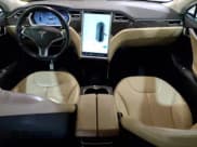 ✅ 2013 Tesla Model S • VIN: 5YJSA1CN8DFP16610 • Lot: 87001215. Wystawiony na Copart z przebiegiem 132 607 mil. Bezpłatny archiwum sprzedaży aukcyjnych z USA i szczegółowy raport historii pojazdu na DreamBid. Zdjęcie 8.