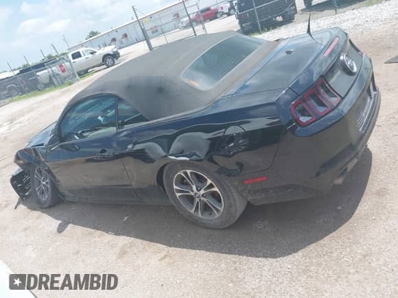 2014 Ford Mustang V6 с VIN 1ZVBP8EM5E5243910, выставлен на аукционе IAAI как лот 42648737 с пробегом 251 987 миль миль и . История ставок и продаж доступна на DreamBid. Изображение 14.