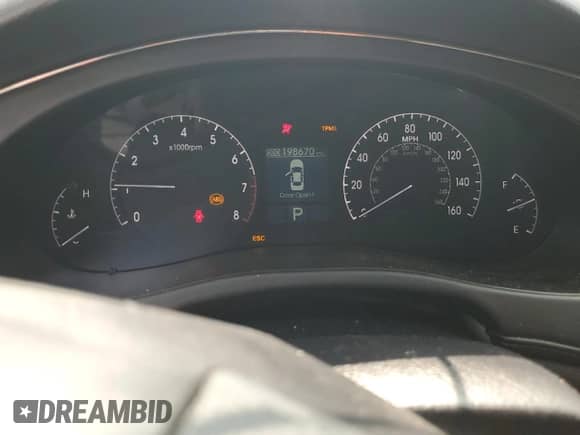 2009 Hyundai Genesis z VIN KMHGC46F09U063917, wystawiony jako Copart lot #70833994 z przebiegiem 198 670 mil mil oraz Szkoda całkowita • Salvage title. Historia ofert i sprzedaży dostępna na DreamBid. Obrazek 9.