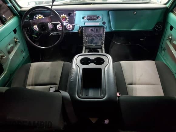 1969 Chevrolet Suburban z VIN CS169F853179, wystawiony jako Copart lot #91432585 z przebiegiem Nie podano mil oraz Czysty tytuł • Clean title. Historia ofert i sprzedaży dostępna na DreamBid. Obrazek 8.