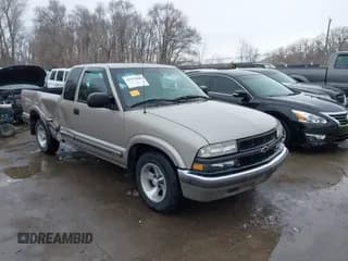 ✅ 1999 Chevrolet S-10 LS • VIN: 1GCCS19XXX8167877 • Lot: 41557040. Listed on IAAI with 136,368 mi. Free auction sales archive from the USA and detailed vehicle history report at DreamBid. Image 1.