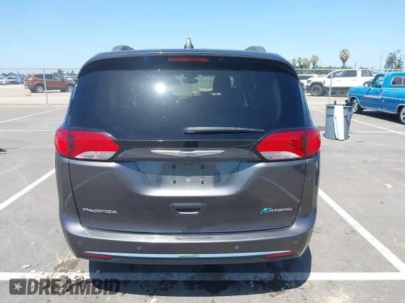 ✅ 2018 Chrysler Pacifica Hybrid Touring L • VIN: 2C4RC1L71JR129532 • Lot: 42064129. Listed on IAAI with 129,665 mi. Free auction sales archive from the USA and detailed vehicle history report at DreamBid. Image 16.