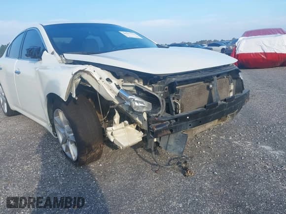 ✅ 2014 Nissan Maxima S • VIN: 1N4AA5APXEC498617 • Lot: 38257163. Listed on IAAI with 195,761 mi. Free auction sales archive from the USA and detailed vehicle history report at DreamBid. Image 6.