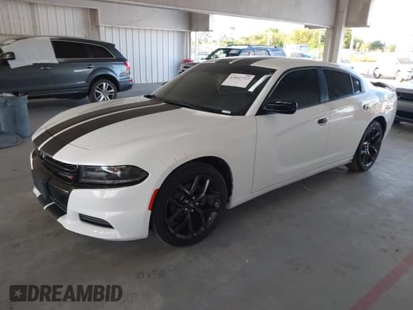 ✅ 2020 Dodge Charger SXT • VIN: 2C3CDXBG6LH136819 • Lot: 43647723. Wystawiony na IAAI z przebiegiem 93 834 mil. Bezpłatny archiwum sprzedaży aukcyjnych z USA i szczegółowy raport historii pojazdu na DreamBid. Zdjęcie 2.