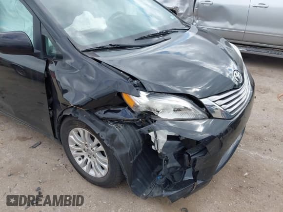 ✅ 2016 Toyota Sienna XLE • VIN: 5TDYK3DC6GS718551 • Lot: 41537134. Listed on IAAI with 114,839 mi. Free auction sales archive from the USA and detailed vehicle history report at DreamBid. Image 6.