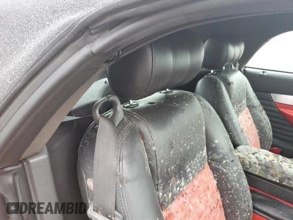 ✅ 2002 Ford Thunderbird Hardtop Premium • VIN: 1FAHP60A52Y104598 • Lot: 74252034. Wystawiony na Copart z przebiegiem Nie podano. Bezpłatny archiwum sprzedaży aukcyjnych z USA i szczegółowy raport historii pojazdu na DreamBid. Zdjęcie 10.