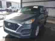 2019 Hyundai Tucson SE z VIN KM8J23A45KU910414, wystawiony jako IAAI lot #43338449 z przebiegiem 141 386 mil mil oraz . Historia ofert i sprzedaży dostępna na DreamBid. Obrazek 2.