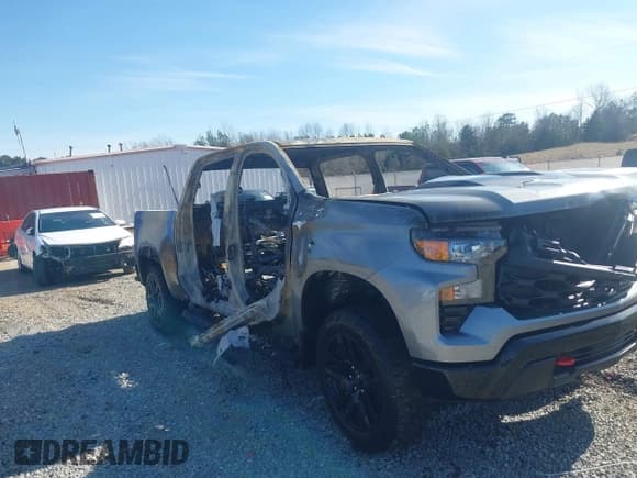 ✅ 2023 Chevrolet Silverado 1500 Custom Trail Boss • VIN: 3GCUDCED1PG304804 • Lot: 41330335. Wystawiony na IAAI z przebiegiem Nie podano. Bezpłatny archiwum sprzedaży aukcyjnych z USA i szczegółowy raport historii pojazdu na DreamBid. Zdjęcie 12.