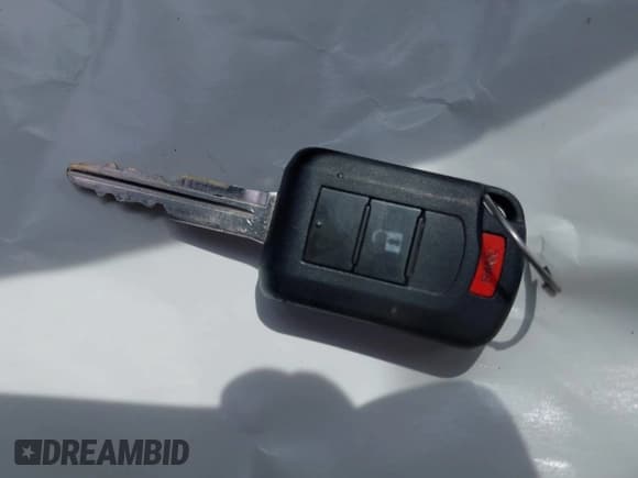 ✅ 2017 Mitsubishi Outlander ES • VIN: JA4AR3AU8HZ041247 • Lot: 42192905. Wystawiony na IAAI z przebiegiem 99 408 mil. Bezpłatny archiwum sprzedaży aukcyjnych z USA i szczegółowy raport historii pojazdu na DreamBid. Zdjęcie 11.