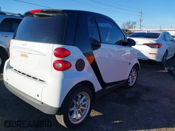✅ 2009 Smart fortwo Pure • VIN: WMEEJ31X99K292492 • Lot: 41029051. Listed on IAAI with 57,741 mi. Free auction sales archive from the USA and detailed vehicle history report at DreamBid. Image 4.
