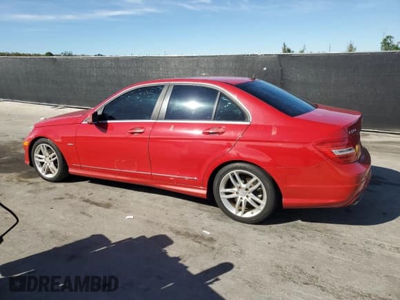 ✅ 2012 Mercedes-Benz C 250 Sport • VIN: WDDGF4HB3CR226050 • Lot: 92376215. Wystawiony na Copart z przebiegiem 122 426 mil. Bezpłatny archiwum sprzedaży aukcyjnych z USA i szczegółowy raport historii pojazdu na DreamBid. Zdjęcie 2.