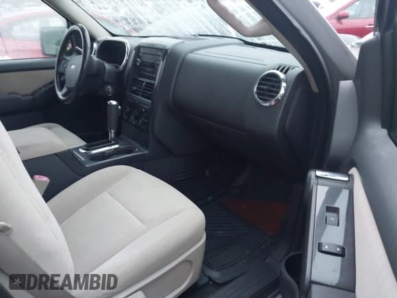 ✅ 2008 Ford Explorer XLT • VIN: 1FMEU63E18UB07000 • Lot: 43682705. Wystawiony na IAAI z przebiegiem 152 963 mil. Bezpłatny archiwum sprzedaży aukcyjnych z USA i szczegółowy raport historii pojazdu na DreamBid. Zdjęcie 5.