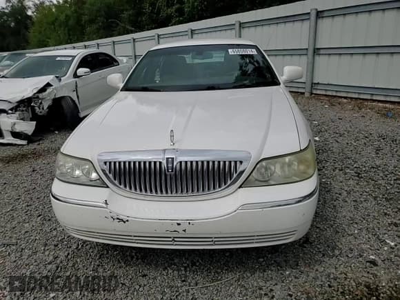 ✅ 2011 Lincoln Town Car Signature Limited • VIN: 2LNBL8CV4BX757294 • Lot: 69808014. Listed on Copart with 159,069 mi. Free auction sales archive from the USA and detailed vehicle history report at DreamBid. Image 10.
