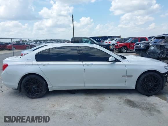 ✅ 2012 BMW 7 Series 750Li • VIN: WBAKB8C54CC964576 • Lot: 42499443. Wystawiony na IAAI z przebiegiem 78 728 mil. Bezpłatny archiwum sprzedaży aukcyjnych z USA i szczegółowy raport historii pojazdu na DreamBid. Zdjęcie 14.