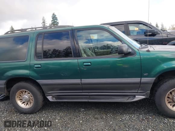 ✅ 2000 Mercury Mountaineer • VIN: 4M2ZU86P0YUJ05005 • Lot: 41361318. Wystawiony na IAAI z przebiegiem 208 644 mil. Bezpłatny archiwum sprzedaży aukcyjnych z USA i szczegółowy raport historii pojazdu na DreamBid. Zdjęcie 13.