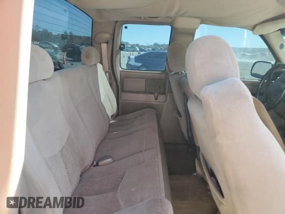 ✅ 2005 Chevrolet Silverado 1500 LS • VIN: 1GCEC19V45Z218284 • Лот: 89527865. Опубликован ранее на Copart с пробегом 226 443 миль. Бесплатный доступ к архиву аукционных продаж из США и подробный отчёт об истории автомобиля на DreamBid. Изображение 10.