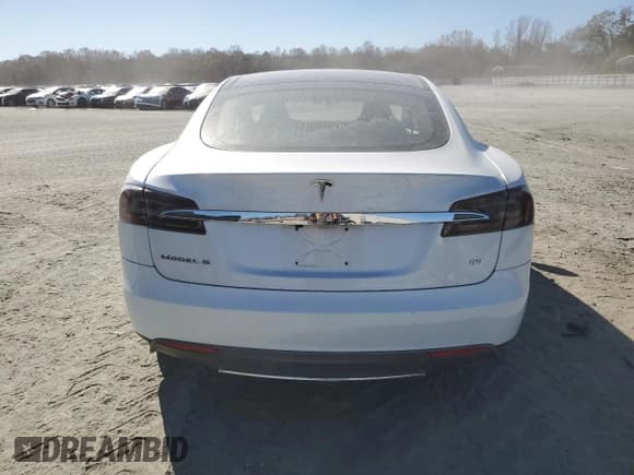 ✅ 2014 Tesla Model S 60 • VIN: 5YJSA1H18EFP33284 • Lot: 92854015. Wystawiony na Copart z przebiegiem 156 875 mil. Bezpłatny archiwum sprzedaży aukcyjnych z USA i szczegółowy raport historii pojazdu na DreamBid. Zdjęcie 6.