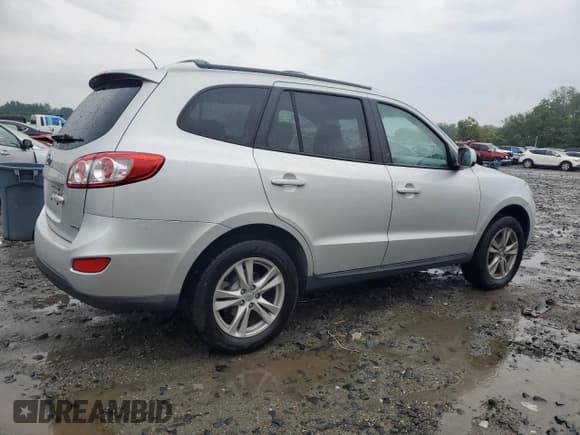 ✅ 2012 Hyundai Santa Fe SE • VIN: 5XYZHDAG2CG120688 • Lot: 81621865. Listed on Copart with 96,276 mi. Free auction sales archive from the USA and detailed vehicle history report at DreamBid. Image 3.