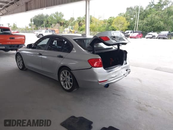✅ 2014 BMW 3 Series 320i • VIN: WBA3B1C53EK133557 • Lot: 43502867. Listed on IAAI with 172,220 mi. Free auction sales archive from the USA and detailed vehicle history report at DreamBid. Image 3.