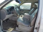 ✅ 2011 Chevrolet Suburban LTZ • VIN: 1GNSCKE00BR216666 • Lot: 77368824. Wystawiony na Copart z przebiegiem 185 922 mil. Bezpłatny archiwum sprzedaży aukcyjnych z USA i szczegółowy raport historii pojazdu na DreamBid. Zdjęcie 7.