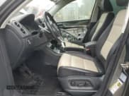 ✅ 2016 Volkswagen Tiguan S • VIN: WVGAV7AX0GW574191 • Lot: 85672445. Wystawiony na Copart z przebiegiem 80 593 mil. Bezpłatny archiwum sprzedaży aukcyjnych z USA i szczegółowy raport historii pojazdu na DreamBid. Zdjęcie 7.