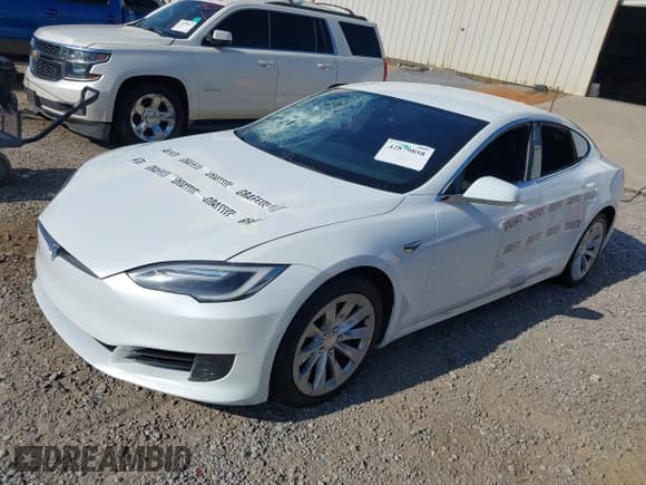 ✅ 2017 Tesla Model S 100D • VIN: 5YJSA1E27HF188034 • Lot: 42879858. Wystawiony na IAAI z przebiegiem Nie podano. Bezpłatny archiwum sprzedaży aukcyjnych z USA i szczegółowy raport historii pojazdu na DreamBid. Zdjęcie 2.
