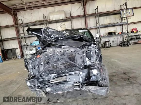 ✅ 2019 Chevrolet Silverado 2500HD High Country • VIN: 1GC1KUEY8KF226727 • Lot: 87443205. Listed on Copart with 93,271 mi. Free auction sales archive from the USA and detailed vehicle history report at DreamBid. Image 13.