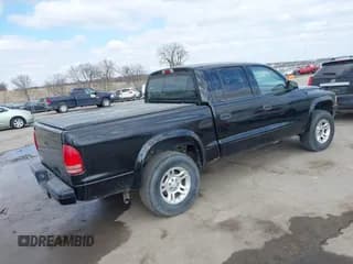 ✅ 2002 Dodge Dakota • VIN: 1B7HG38X22S602908 • Lot: 41673539. Wystawiony na IAAI z przebiegiem 111 207 mil. Bezpłatny archiwum sprzedaży aukcyjnych z USA i szczegółowy raport historii pojazdu na DreamBid. Zdjęcie 4.