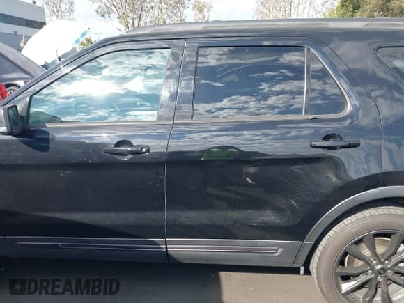✅ 2017 Ford Explorer XLT • VIN: 1FM5K7DHXHGD99667 • Lot: 43282143. Listed on IAAI with 75,801 mi. Free auction sales archive from the USA and detailed vehicle history report at DreamBid. Image 15.