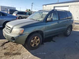 2005 Toyota Highlander z VIN JTEGD21A250110542, wystawiony jako Copart lot #90881445 z przebiegiem 227 610 mil mil oraz Czysty tytuł • Clean title. Historia ofert i sprzedaży dostępna na DreamBid. Obrazek 1.