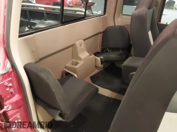 ✅ 2006 Ford Ranger STX • VIN: 1FTYR44UX6PA27817 • Лот: 41258662. Опубликован ранее на IAAI с пробегом 138 140 миль. Бесплатный доступ к архиву аукционных продаж из США и подробный отчёт об истории автомобиля на DreamBid. Изображение 8.