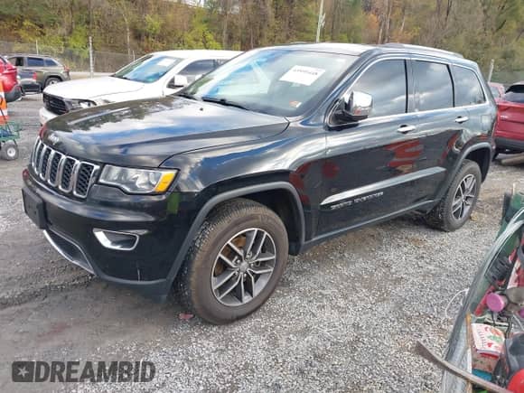 2018 Jeep Grand Cherokee Sterling z VIN 1C4RJFBGXJC425372, wystawiony jako IAAI lot #43595448 z przebiegiem 138 472 mil mil oraz . Historia ofert i sprzedaży dostępna na DreamBid. Obrazek 2.