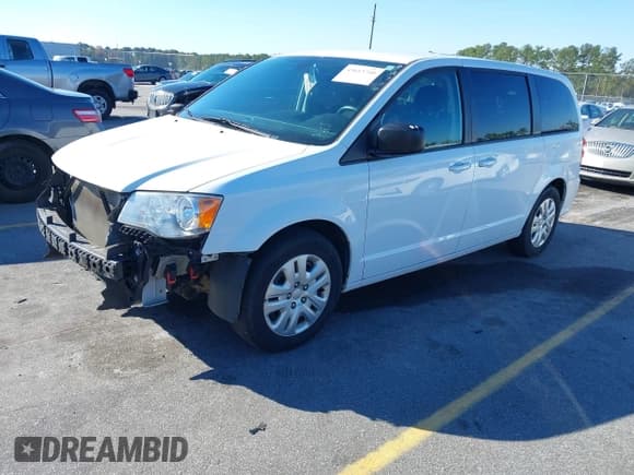 ✅ 2018 Dodge Grand Caravan SE • VIN: 2C4RDGBG7JR323905 • Lot: 43613740. Wystawiony na IAAI z przebiegiem 71 890 mil. Bezpłatny archiwum sprzedaży aukcyjnych z USA i szczegółowy raport historii pojazdu na DreamBid. Zdjęcie 2.