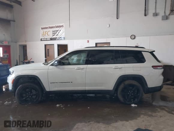 ✅ 2024 Jeep Grand Cherokee Altitude • VIN: 1C4RJKAG8R8530159 • Lot: 41589577. Listed on IAAI with 18,745 mi. Free auction sales archive from the USA and detailed vehicle history report at DreamBid. Image 14.